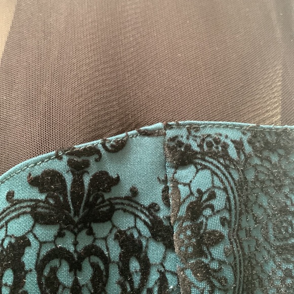 High Neck Patterned Velvet Dress - Picture 3 of 5